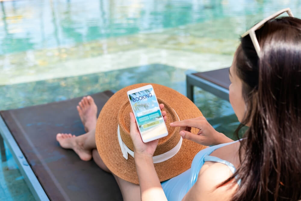 从电话、电视到Open AI,酒店业如何利用科技创新提升客户体验?-酒店英语实战指南|免费学习资源 - 酒店英语