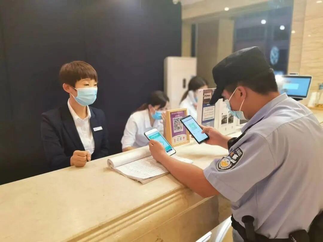 两会议题：酒店“刷脸”入住，真的有必要吗？-酒店英语实战指南｜免费学习资源 - 酒店英语